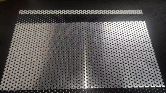 0.8mm Aluminium Geperforeerd Blad AA1060, AA1100, Zwart-witte AA3003
